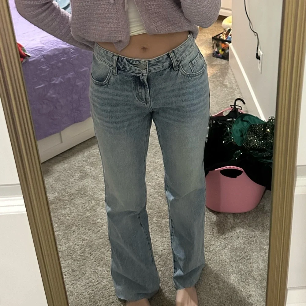 Pacsun Jade Low Rise Light Wash Bootcut Jeans with Star Pockets - Picture 5 of 14